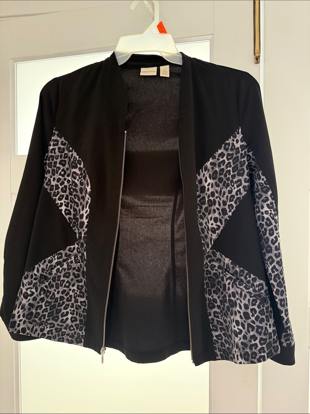Chico’s sz1 Women's Zip-Front Jacket with Gray Leopard Panels